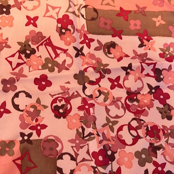 EUC LOUIS VUITTON SILK SCARF 27” - Picture 2 of 2